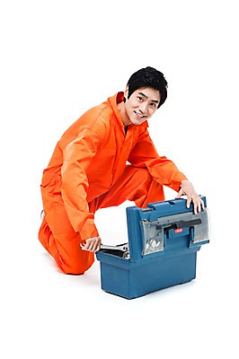 포토 JPG 스튜디오촬영 전신 직업 남자 포즈 모션 실내 작업복 한명 미소 웃음 들기 누끼 사람 앉기 동양인 20대 성인 한국인 공구 스패너 오픈 작업실 엔지니어 수리 전문직 무릎꿇기 공구함 정비공 남자만 남자한명만 성인남자만 청년만 청년남자만 청년남자한명만 성인한명만 성인남자한명만 성인만 국내포토 1 옷 표정 인종 청년 내부 도구 기술자 파일형식