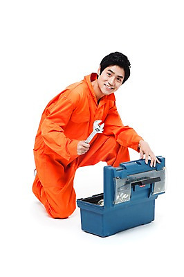 포토 JPG 스튜디오촬영 전신 직업 남자 포즈 모션 실내 작업복 한명 미소 웃음 들기 누끼 사람 앉기 동양인 20대 성인 한국인 공구 스패너 오픈 작업실 엔지니어 수리 전문직 무릎꿇기 공구함 정비공 남자만 남자한명만 성인남자만 청년만 청년남자만 청년남자한명만 성인한명만 성인남자한명만 성인만 국내포토 1 옷 표정 인종 청년 내부 도구 기술자 파일형식