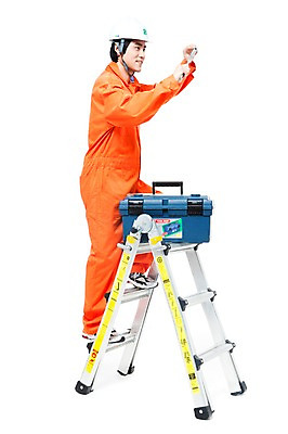 포토 JPG 스튜디오촬영 전신 직업 남자 포즈 사다리 모션 실내 작업복 한명 서기 미소 웃음 들기 누끼 사람 동양인 20대 성인 한국인 공구 스패너 작업실 엔지니어 수리 전문직 안전모 공구함 정비공 남자만 남자한명만 성인남자만 청년만 청년남자만 청년남자한명만 성인한명만 성인남자한명만 성인만 국내포토 1 옷 표정 인종 청년 내부 도구 기술자 헬멧 안전장비 파일형식