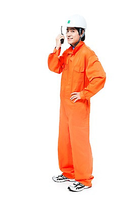 포토 JPG 스튜디오촬영 전신 직업 남자 허리손 포즈 통신 모션 실내 작업복 한명 서기 미소 웃음 들기 누끼 사람 동양인 20대 성인 통신기기 한국인 작업실 엔지니어 수리 전문직 안전모 무전기 정비공 무전 남자만 남자한명만 성인남자만 청년만 청년남자만 청년남자한명만 성인한명만 성인남자한명만 성인만 국내포토 1 옷 무선통신 표정 인종 청년 내부 기계 기술자 헬멧 안전장비 파일형식