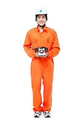 포토 JPG 스튜디오촬영 전신 직업 남자 포즈 모션 실내 작업복 한명 서기 미소 웃음 들기 누끼 사람 동양인 20대 성인 한국인 작업실 엔지니어 수리 전문직 안전모 전화기 상담 텔레마케팅 통화 정비공 남자만 남자한명만 성인남자만 청년만 청년남자만 청년남자한명만 성인한명만 성인남자한명만 성인만 국내포토 1 옷 표정 인종 청년 내부 기술자 헬멧 안전장비 서비스업 파일형식