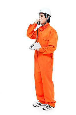 포토 JPG 스튜디오촬영 전신 직업 남자 포즈 모션 실내 작업복 한명 서기 미소 웃음 들기 누끼 사람 동양인 20대 성인 한국인 작업실 엔지니어 수리 전문직 안전모 전화기 상담 텔레마케팅 통화 정비공 남자만 남자한명만 성인남자만 청년만 청년남자만 청년남자한명만 성인한명만 성인남자한명만 성인만 국내포토 1 옷 표정 인종 청년 내부 기술자 헬멧 안전장비 서비스업 파일형식