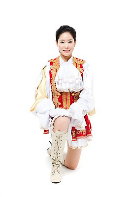 포토 JPG 스튜디오촬영 전신 직업 여자 포즈 유니폼 응원 모션 실내 한명 미소 웃음 누끼 사람 앉기 동양인 20대 성인 한국인 작업실 전문직 무릎꿇기 치어리더 치어걸 여자만 여자한명만 성인여자만 청년만 청년여자만 성인한명만 청년여자한명만 성인여자한명만 성인만 국내포토 1 옷 표정 인종 청년 내부 파일형식