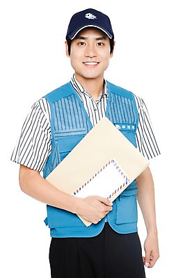 포토 JPG 스튜디오촬영 직업 모자 남자 포즈 모션 실내 한명 서기 미소 웃음 들기 누끼 사람 동양인 손짓 상반신 20대 성인 한국인 조끼 작업실 전문직 우편물 우체부 배송 남자만 남자한명만 성인남자만 청년만 청년남자만 청년남자한명만 성인한명만 성인남자한명만 성인만 국내포토 1 잡화 표정 인종 청년 내부 외투 파일형식