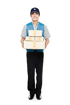 포토 JPG 스튜디오촬영 전신 직업 모자 남자 포즈 모션 실내 한명 서기 미소 웃음 들기 누끼 사람 동양인 20대 성인 상자 한국인 운송업 조끼 작업실 전문직 택배기사 배송 택배 소포 택배상자 물류 소화물 남자만 남자한명만 성인남자만 청년만 청년남자만 청년남자한명만 성인한명만 성인남자한명만 성인만 국내포토 1 잡화 산업 표정 인종 청년 내부 외투 배달원 파일형식