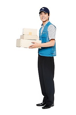 포토 JPG 스튜디오촬영 전신 직업 모자 남자 포즈 모션 실내 한명 서기 미소 웃음 들기 누끼 사람 동양인 20대 성인 상자 한국인 운송업 조끼 작업실 전문직 택배기사 배송 택배 소포 택배상자 물류 소화물 남자만 남자한명만 성인남자만 청년만 청년남자만 청년남자한명만 성인한명만 성인남자한명만 성인만 국내포토 1 잡화 산업 표정 인종 청년 내부 외투 배달원 파일형식