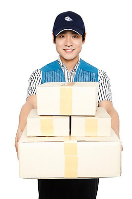 포토 JPG 스튜디오촬영 직업 모자 남자 포즈 모션 실내 한명 서기 미소 웃음 들기 누끼 사람 동양인 상반신 20대 성인 상자 한국인 운송업 조끼 작업실 전문직 택배기사 배송 택배 주기 소포 택배상자 물류 소화물 남자만 남자한명만 성인남자만 청년만 청년남자만 청년남자한명만 성인한명만 성인남자한명만 성인만 국내포토 1 잡화 산업 표정 인종 청년 내부 외투 배달원 파일형식