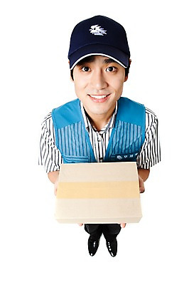 포토 JPG 스튜디오촬영 직업 모자 남자 포즈 모션 실내 한명 서기 미소 웃음 들기 누끼 사람 동양인 20대 성인 상자 하이앵글 한국인 운송업 조끼 작업실 전문직 택배기사 배송 택배 소포 택배상자 물류 소화물 남자만 남자한명만 성인남자만 청년만 청년남자만 청년남자한명만 성인한명만 성인남자한명만 성인만 국내포토 1 잡화 산업 뷰포인트 표정 인종 청년 내부 외투 배달원 파일형식