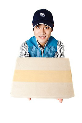 포토 JPG 스튜디오촬영 직업 모자 남자 포즈 모션 실내 한명 서기 미소 웃음 들기 누끼 사람 동양인 상반신 20대 성인 상자 하이앵글 한국인 운송업 조끼 작업실 전문직 택배기사 배송 택배 주기 소포 택배상자 물류 소화물 남자만 남자한명만 성인남자만 청년만 청년남자만 청년남자한명만 성인한명만 성인남자한명만 성인만 국내포토 1 잡화 산업 뷰포인트 표정 인종 청년 내부 외투 배달원 파일형식