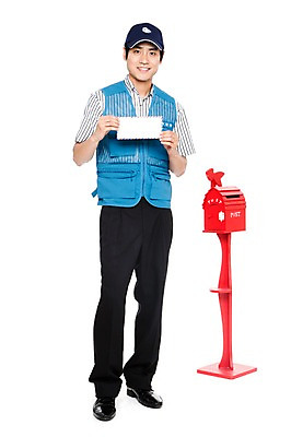 포토 JPG 스튜디오촬영 전신 직업 모자 남자 포즈 모션 편지봉투 실내 한명 서기 미소 웃음 들기 누끼 사람 동양인 20대 성인 한국인 우체통 조끼 작업실 전문직 편지 우편물 우체부 배송 남자만 남자한명만 성인남자만 청년만 청년남자만 청년남자한명만 성인한명만 성인남자한명만 성인만 국내포토 1 잡화 봉투 표정 인종 청년 내부 외투 파일형식