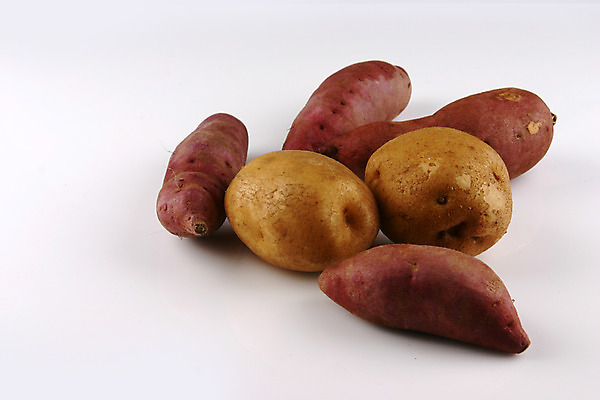 포토 JPG 스튜디오촬영 음식 다수 채소 식재료 감자 뿌리채소 실내 사람없음 농작물 여러개 자주색 고구마 국내포토 컬러 농업 내부 파일형식