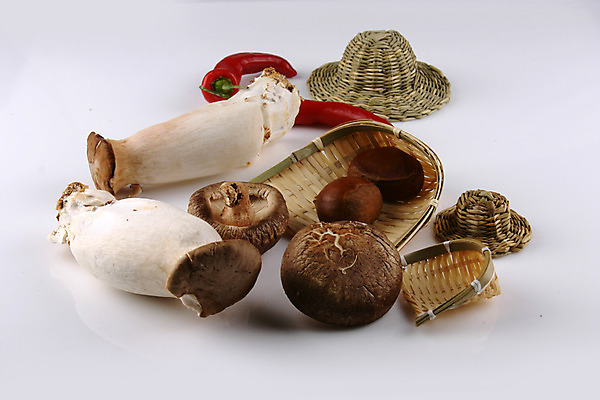 포토 JPG 스튜디오촬영 모자 음식 다수 식재료 고추 열쇠 실내 사람없음 농작물 여러개 버섯 견과류 밤 키_도구 밀짚모자 식용버섯 홍고추 표고버섯 새송이버섯 국내포토 모자_잡화 잡화 농업 채소 내부 도구 파일형식