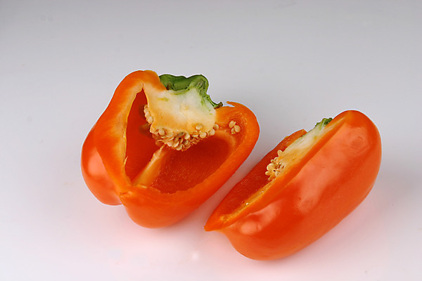 포토 JPG 스튜디오촬영 음식 채소 식재료 단면 파프리카 실내 사람없음 농작물 주황색 두개 슬라이스 국내포토 컬러 2 농업 내부 파일형식