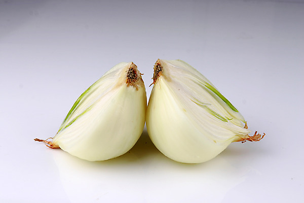 포토 JPG 스튜디오촬영 음식 채소 식재료 양파 단면 실내 사람없음 농작물 두개 흰색 슬라이스 국내포토 컬러 2 농업 내부 파일형식