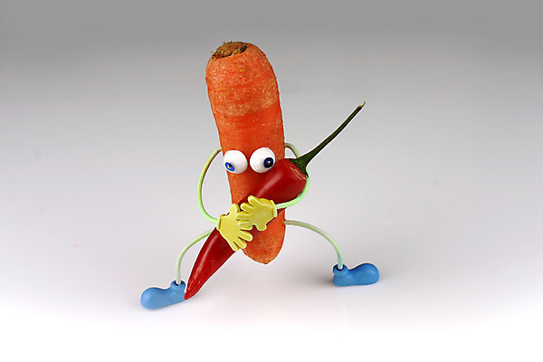 포토 JPG 스튜디오촬영 음식 컨셉 채소 식재료 고추 실내 의인화 사람없음 빨간색 농작물 한개 주황색 당근 홍고추 국내포토 1 컬러 농업 뿌리채소 내부 파일형식