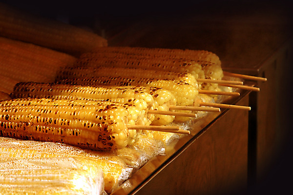 포토 JPG 음식 디저트 옥수수 근접촬영 사람없음 아웃포커스 꼬치 구이 겨울음식 겨울간식 옥수수구이 국내포토 뷰포인트 겨울 곡류 촬영기법 파일형식