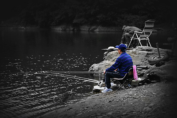 포토 JPG 주간 남자 의자 레저 낚시 앉기 풍경 성인 야외 두명 강 낚싯대 타이어 낚시꾼 고기잡이 낚시터 비네팅 강태공 민물낚시 남자만 성인남자만 성인만 국내포토 자연요소 가구 모션 촬영기법 어업 사람 낚시용품 파일형식