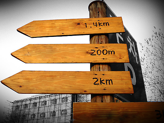 포토 JPG 주간 시설물 건축물 표지 건축 화살표 표시 거리 한국 알림판 사람없음 야외 건물 표지판 주차 길안내 비네팅 국내포토 자연요소 아시아 안내 촬영기법 파일형식