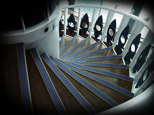 포토 JPG 건축물 건축 난간 실내 나선형 나선형계단 사람없음 계단 비네팅 내리막 원형계단 국내포토 무늬 촬영기법 내부 파일형식