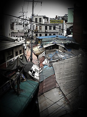포토 JPG 주간 건축물 건축 지붕 주택 한국 풍경 사람없음 야외 건물 도시풍경 전선 도시 빈티지 가난 전봇대 주택가 비네팅 빈민가 빈민촌 판자촌 국내포토 자연요소 공공시설 아시아 컨셉 촬영기법 마을 파일형식