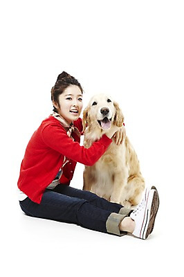 포토 JPG 스튜디오촬영 전신 동물 한마리 라이프스타일 여자 반려견 포즈 포유류 안기 함께함 실내 한명 웃음 사람 앉기 동양인 20대 성인 라이프 반려동물 한국인 개 골든리트리버 소통 반려 여자만 여자한명만 성인여자만 청년만 청년여자만 성인한명만 청년여자한명만 성인여자한명만 성인만 펫팸족 국내포토 1 컨셉 모션 표정 인종 청년 내부 생활 리트리버 신조어 파일형식