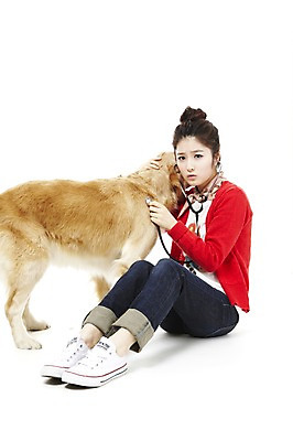 포토 JPG 스튜디오촬영 전신 동물 한마리 라이프스타일 여자 반려견 포즈 포유류 청진기 함께함 실내 한명 사람 앉기 동양인 20대 성인 라이프 반려동물 진료 한국인 의료용품 개 골든리트리버 소통 반려 여자만 여자한명만 성인여자만 청년만 청년여자만 성인한명만 청년여자한명만 성인여자한명만 성인만 펫팸족 국내포토 1 컨셉 의학 의료기기 모션 인종 청년 내부 생활 리트리버 신조어 파일형식