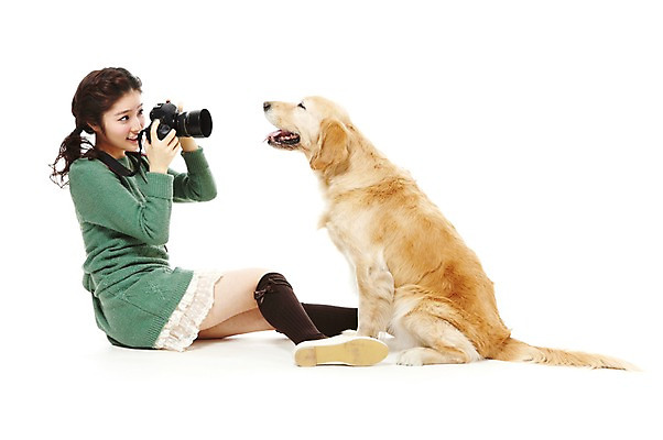 포토 JPG 스튜디오촬영 동물 한마리 라이프스타일 여자 반려견 포즈 포유류 함께함 실내 한명 웃음 들기 사람 앉기 동양인 상반신 20대 성인 라이프 옆모습 반려동물 카메라 사진촬영 한국인 개 골든리트리버 반려 여자만 여자한명만 성인여자만 청년만 청년여자만 성인한명만 청년여자한명만 성인여자한명만 성인만 펫팸족 국내포토 1 뷰포인트 컨셉 모션 표정 인종 청년 내부 생활 전자제품 촬영 리트리버 신조어 파일형식