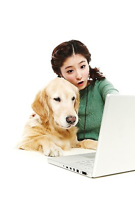 포토 JPG 스튜디오촬영 동물 한마리 라이프스타일 여자 반려견 포즈 포유류 함께함 실내 한명 사람 앉기 동양인 상반신 20대 성인 라이프 노트북 반려동물 컴퓨터 한국인 개 골든리트리버 반려 여자만 여자한명만 성인여자만 청년만 청년여자만 성인한명만 청년여자한명만 성인여자한명만 성인만 펫팸족 국내포토 1 컨셉 모션 인종 청년 내부 생활 전자제품 리트리버 신조어 파일형식