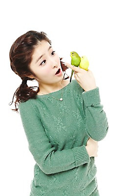 포토 JPG 스튜디오촬영 동물 라이프스타일 응시 여자 포즈 두마리 모션 조류 함께함 실내 한명 서기 미소 웃음 들기 사람 동양인 상반신 20대 성인 라이프 한국인 앵무새 반려 여자만 여자한명만 성인여자만 청년만 청년여자만 성인한명만 청년여자한명만 성인여자한명만 성인만 국내포토 1 시선 컨셉 2 표정 인종 청년 내부 생활 파일형식