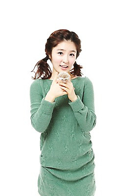 포토 JPG 스튜디오촬영 동물 한마리 라이프스타일 여자 포즈 포유류 모션 함께함 실내 한명 서기 미소 웃음 들기 사람 동양인 상반신 20대 성인 라이프 한국인 고슴도치 반려 여자만 여자한명만 성인여자만 청년만 청년여자만 성인한명만 청년여자한명만 성인여자한명만 성인만 국내포토 1 컨셉 표정 인종 청년 내부 생활 파일형식