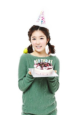 포토 JPG 스튜디오촬영 동물 한마리 라이프스타일 여자 포즈 초 모션 조류 함께함 실내 한명 서기 미소 웃음 들기 사람 동양인 이벤트 상반신 20대 성인 라이프 파티 케이크 한국인 생일파티 생일 생일케이크 앵무새 반려 여자만 여자한명만 성인여자만 청년만 청년여자만 성인한명만 청년여자한명만 성인여자한명만 성인만 국내포토 1 기념일 컨셉 디저트 표정 인종 청년 내부 생활 파일형식