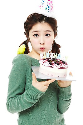 포토 JPG 스튜디오촬영 동물 한마리 라이프스타일 여자 포즈 초 모션 조류 함께함 실내 한명 서기 들기 사람 동양인 이벤트 상반신 20대 성인 라이프 파티 케이크 한국인 생일파티 생일 생일케이크 앵무새 반려 여자만 여자한명만 성인여자만 청년만 청년여자만 성인한명만 청년여자한명만 성인여자한명만 성인만 국내포토 1 기념일 컨셉 디저트 인종 청년 내부 생활 파일형식