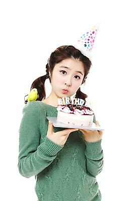 포토 JPG 스튜디오촬영 동물 한마리 라이프스타일 여자 포즈 초 모션 조류 함께함 실내 한명 서기 들기 사람 동양인 이벤트 상반신 20대 성인 라이프 파티 케이크 한국인 생일파티 생일 생일케이크 앵무새 반려 여자만 여자한명만 성인여자만 청년만 청년여자만 성인한명만 청년여자한명만 성인여자한명만 성인만 국내포토 1 기념일 컨셉 디저트 인종 청년 내부 생활 파일형식