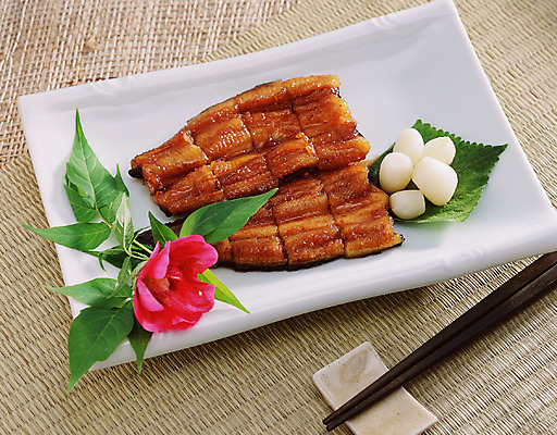 포토 JPG 한국문화 한식 음식 젓가락 실내 사람없음 장어 장어구이 국내포토 동양문화 한국 수저 어류 내부 생선요리 파일형식