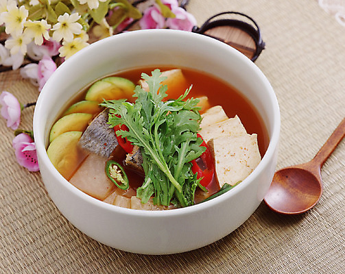 포토 JPG 한국문화 꽃 한식 실내 사람없음 장식 숟가락 사발 두부동태찌개 두부찌개 국내포토 식물 동양문화 음식 한국 수저 내부 사기그릇 찌개 파일형식