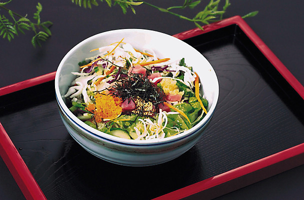 포토 JPG 한국문화 한식 음식 채소 쟁반 실내 사람없음 비빔밥 회비빔밥 국내포토 동양문화 한국 내부 파일형식