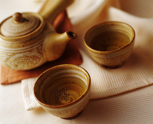 포토 JPG 한국문화 한식 음식 주전자 실내 사람없음 컵 차 전통차 천 헝겊 국내포토 동양문화 식기 음료 주방용품 한국 내부 차_음료 직물 파일형식 천_직물