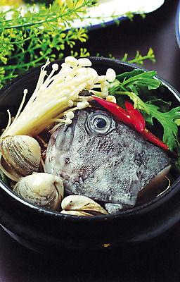 포토 JPG 한국문화 한식 음식 채소 조개 실내 어류 사람없음 뚝배기 해물탕 국내포토 동양문화 어패류 한국 내부 수중동물 파일형식