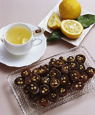 포토 JPG 한국문화 접시 음료 한식 음식 과일 디저트 실내 사람없음 과자 숟가락 차 전통차 레몬 컵받침 국내포토 동양문화 식기 한국 수저 내부 차_음료 받침대 파일형식