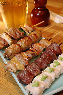 JPG 음식 맥주 실내 육류 요리 사람없음 꼬치 구이 고추냉이 대나무발 꼬치구이 일본음식 식재료 주류 내부 양념 파일형식