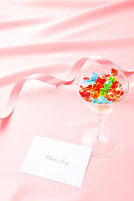 포토 JPG 스튜디오촬영 기념일 줄 화이트데이 디저트 잔 실내 사탕 선물 이벤트 사람없음 컵 끈 국내포토 카드프레임 식기 음식 데이이벤트 프레임 내부 파일형식