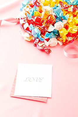 포토 JPG 스튜디오촬영 기념일 화이트데이 디저트 실내 사탕 선물 이벤트 사람없음 컬러풀 여러개 국내포토 카드프레임 음식 컬러 다수 데이이벤트 프레임 내부 파일형식