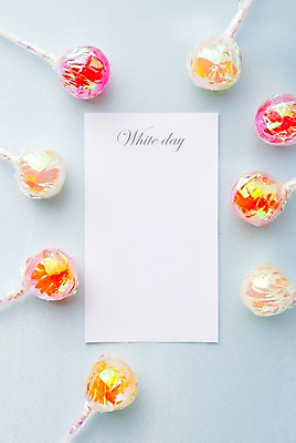 포토 JPG 스튜디오촬영 기념일 화이트데이 디저트 실내 막대사탕 사탕 선물 이벤트 사람없음 국내포토 카드프레임 음식 데이이벤트 프레임 내부 파일형식