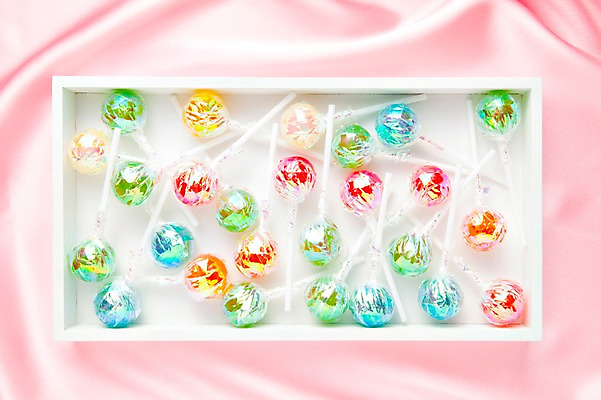 포토 JPG 스튜디오촬영 기념일 화이트데이 디저트 실내 막대사탕 사탕 선물 이벤트 사람없음 상자 컬러풀 종이상자 국내포토 음식 컬러 데이이벤트 내부 파일형식