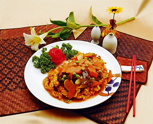 JPG 꽃 음식 젓가락 실내 육류 요리 사람없음 장식 중식 식사 백합 탕수육 식물 식재료 수저 내부 파일형식