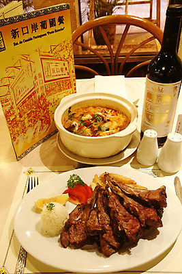 JPG 식탁 탁자 주류 실내 육류 사람없음 레스토랑 와인 식사 저녁식사 메뉴판 육식 음료 가구 식재료 내부 식당 파일형식