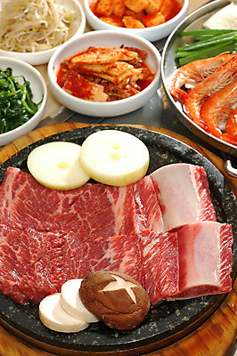 JPG 접시 채소 반찬 양파 김치 새우 실내 생고기 돼지고기 사람없음 갈비 표고버섯 육식 돼지갈비 식기 한식 음식 육류 갑각류 내부 버섯 파일형식