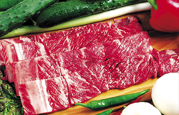 JPG 채소 고추 오이 도마 실내 생고기 육류 사람없음 소고기 육식 식재료 주방용품 내부 파일형식