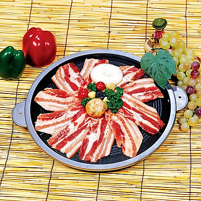 JPG 채소 양파 피망 파프리카 실내 생고기 돼지고기 사람없음 브로콜리 청포도 삼겹살 양송이 대나무발 불판 나무발 포도 육류 내부 버섯 파일형식