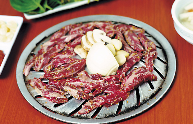 JPG 채소 감자 실내 마늘 생고기 육류 사람없음 버섯 소고기 불판 육식 식재료 내부 파일형식